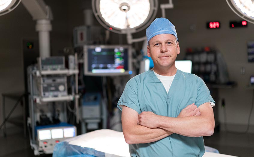 An image of a vascular surgeon in the operating room.